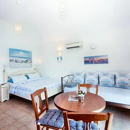 Plaka Beach Cottages *
