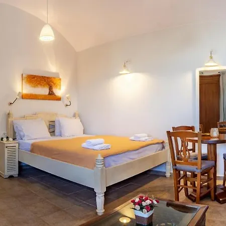 Plaka Beach Cottages