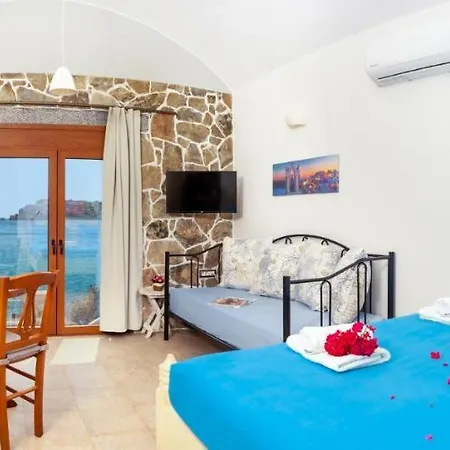 Plaka Beach Cottages *