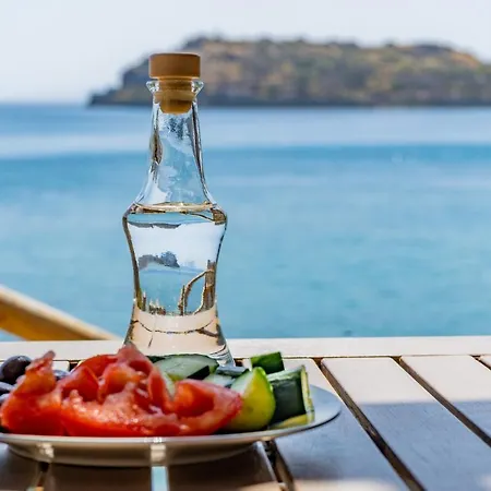 Plaka Beach Cottages *
